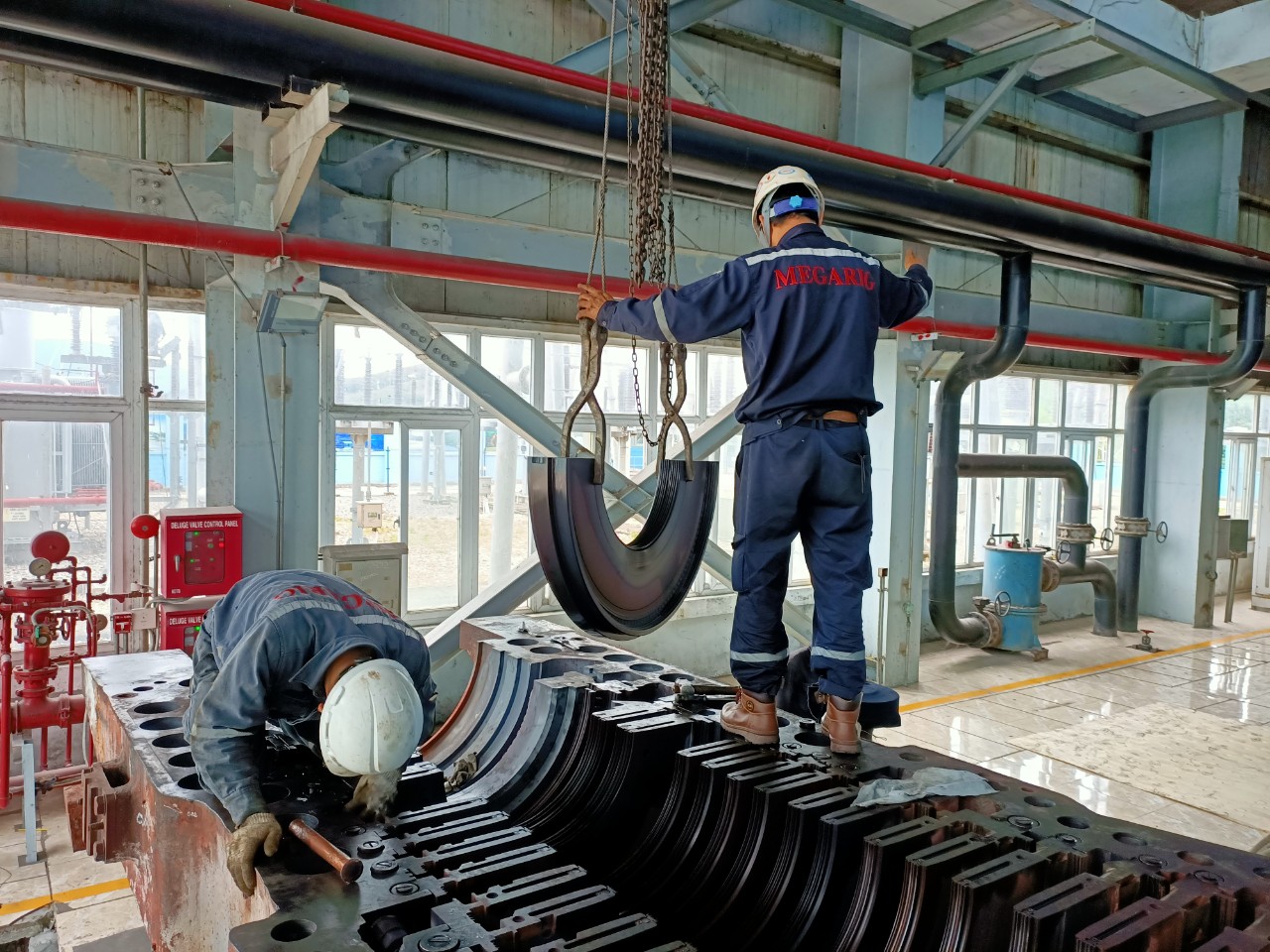 Overhauling turbines and generators